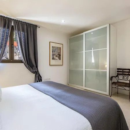 Апартаменты Flamboyan